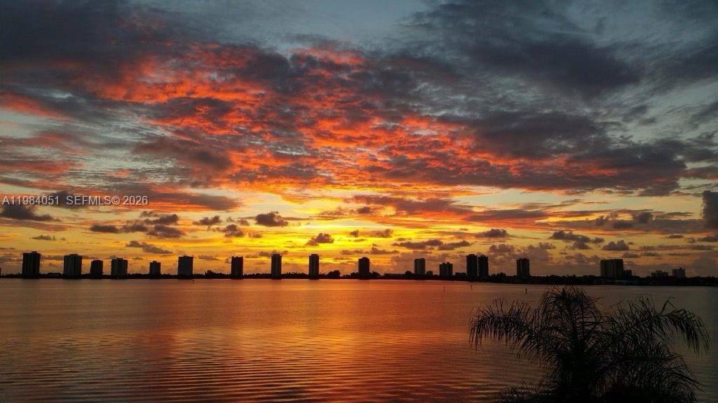 LAKE HARBOUR TOWERS CONDO - Residential