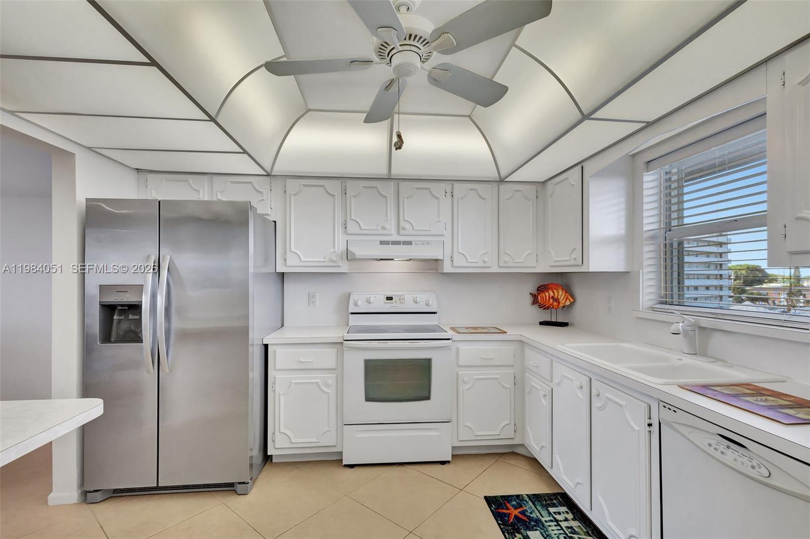 LAKE HARBOUR TOWERS CONDO - Residential