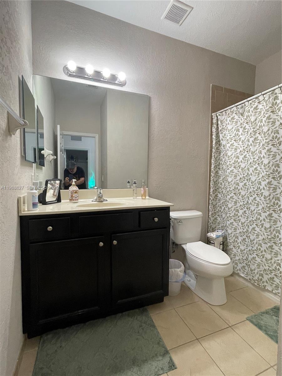 KENDALL COMMONS RESIDENTI - Residential Lease