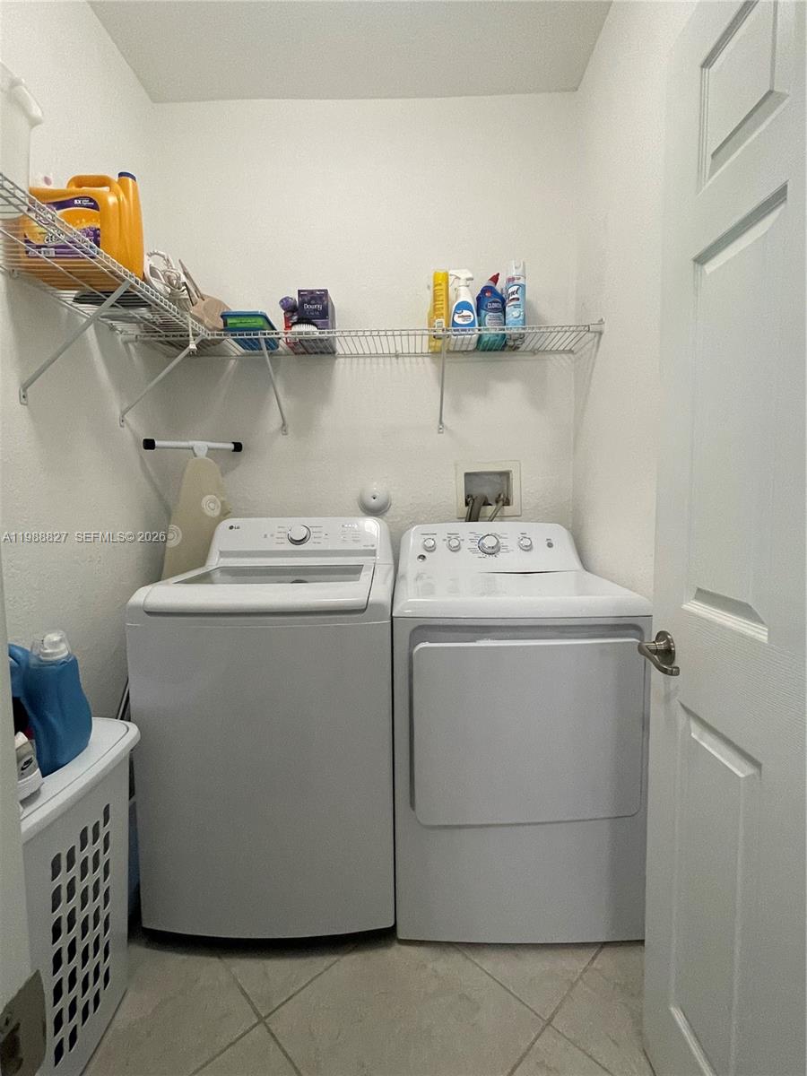 KENDALL COMMONS RESIDENTI - Residential Lease