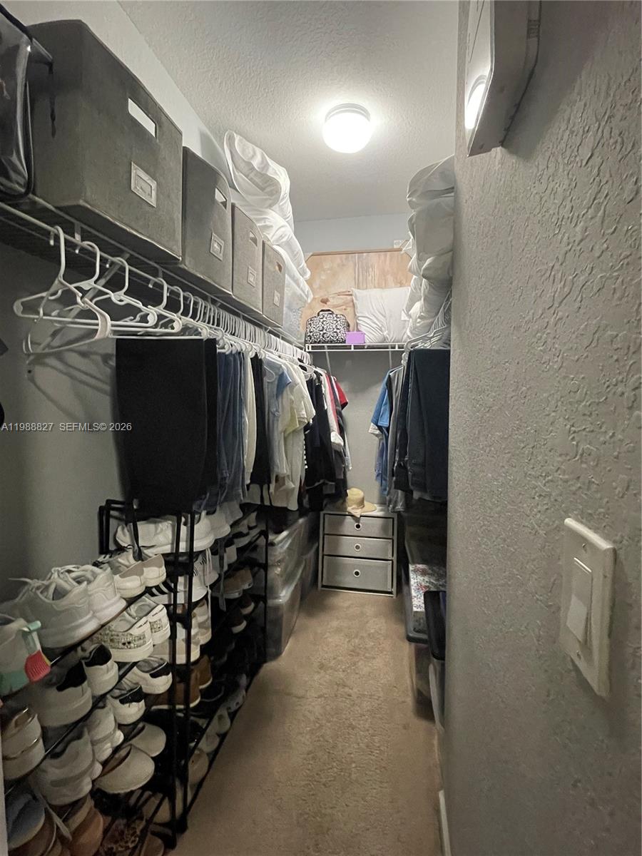 KENDALL COMMONS RESIDENTI - Residential Lease