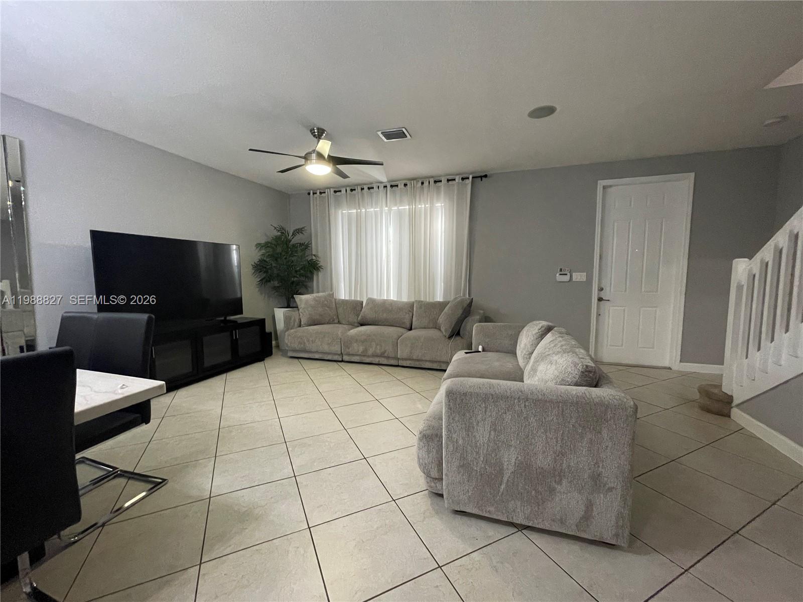 KENDALL COMMONS RESIDENTI - Residential Lease