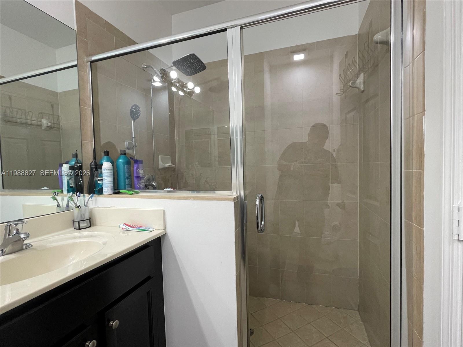 KENDALL COMMONS RESIDENTI - Residential Lease