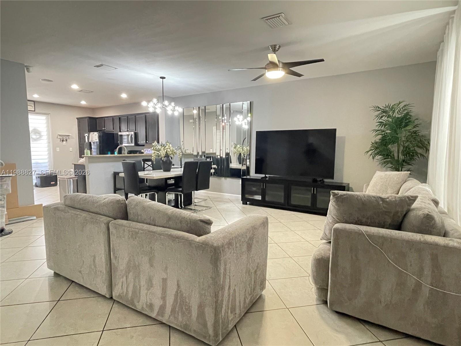 KENDALL COMMONS RESIDENTI - Residential Lease