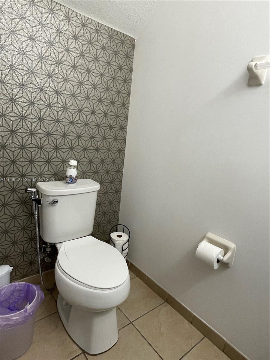 KENDALL COMMONS RESIDENTI - Residential Lease