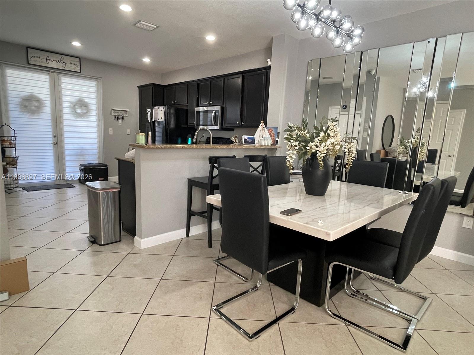 KENDALL COMMONS RESIDENTI - Residential Lease