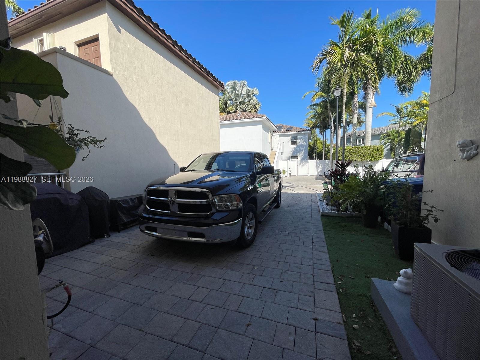 KENDALL COMMONS RESIDENTI - Residential Lease