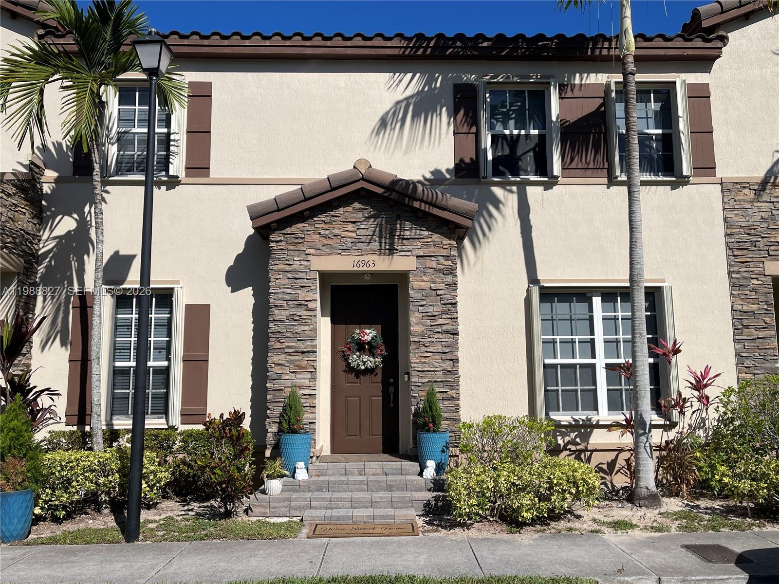 KENDALL COMMONS RESIDENTI - Residential Lease