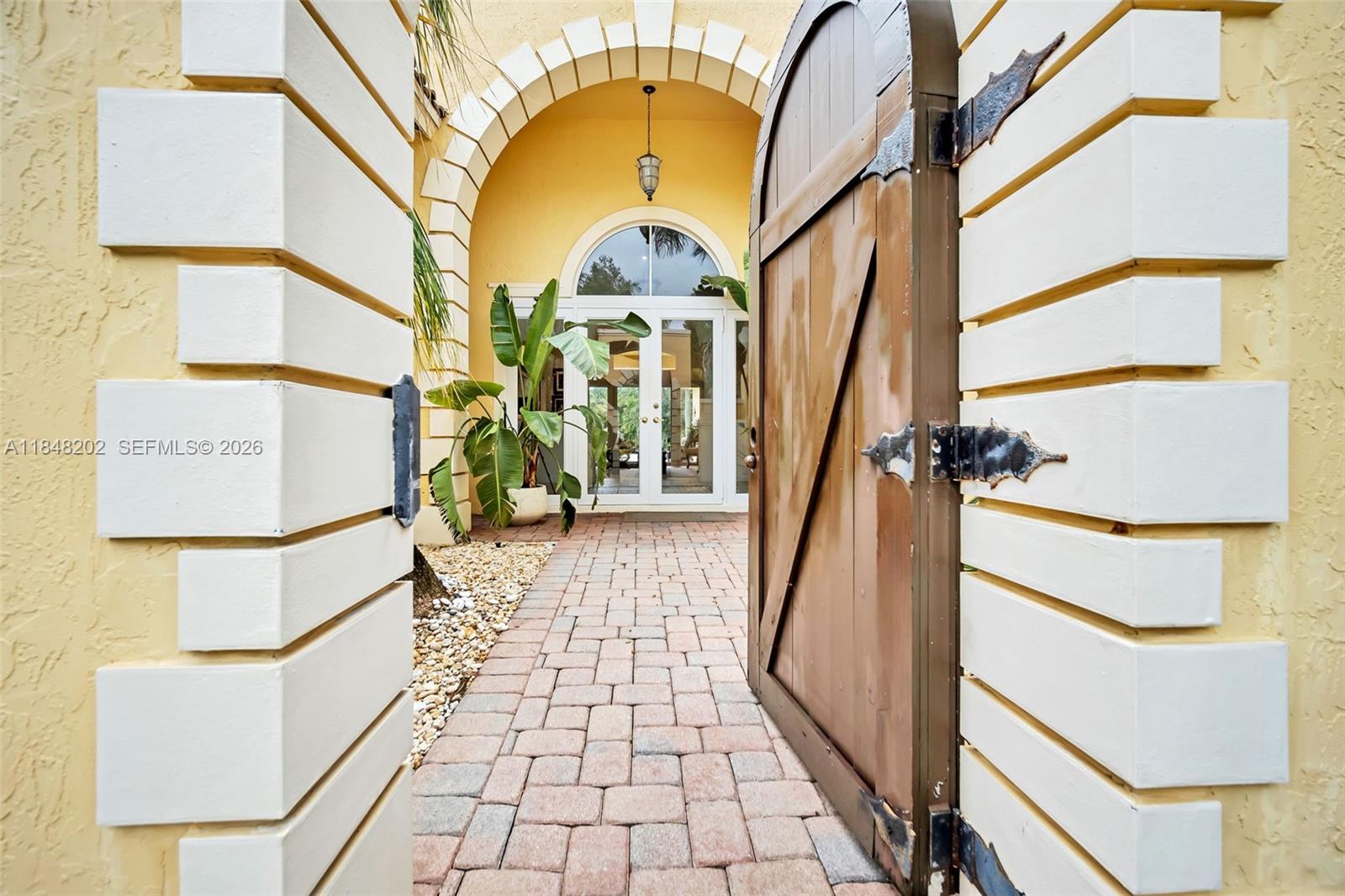 14211 Sunset Ln, Southwest Ranches, FL, 33330/$4,700,000 2 14211 Sunset Ln