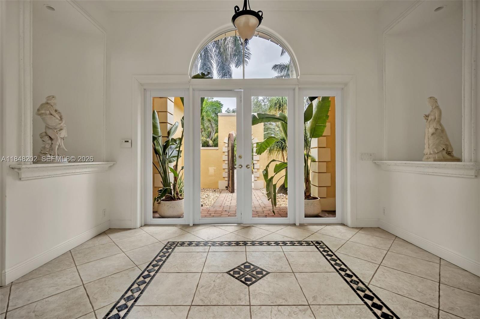 14211 Sunset Ln, Southwest Ranches, FL, 33330/$4,700,000 3 14211 Sunset Ln