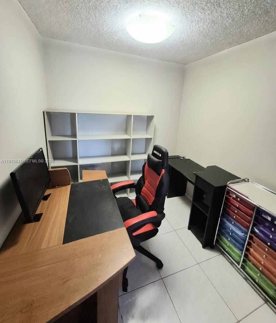 HALLMARK OF HOLLYWOOD CON - Residential