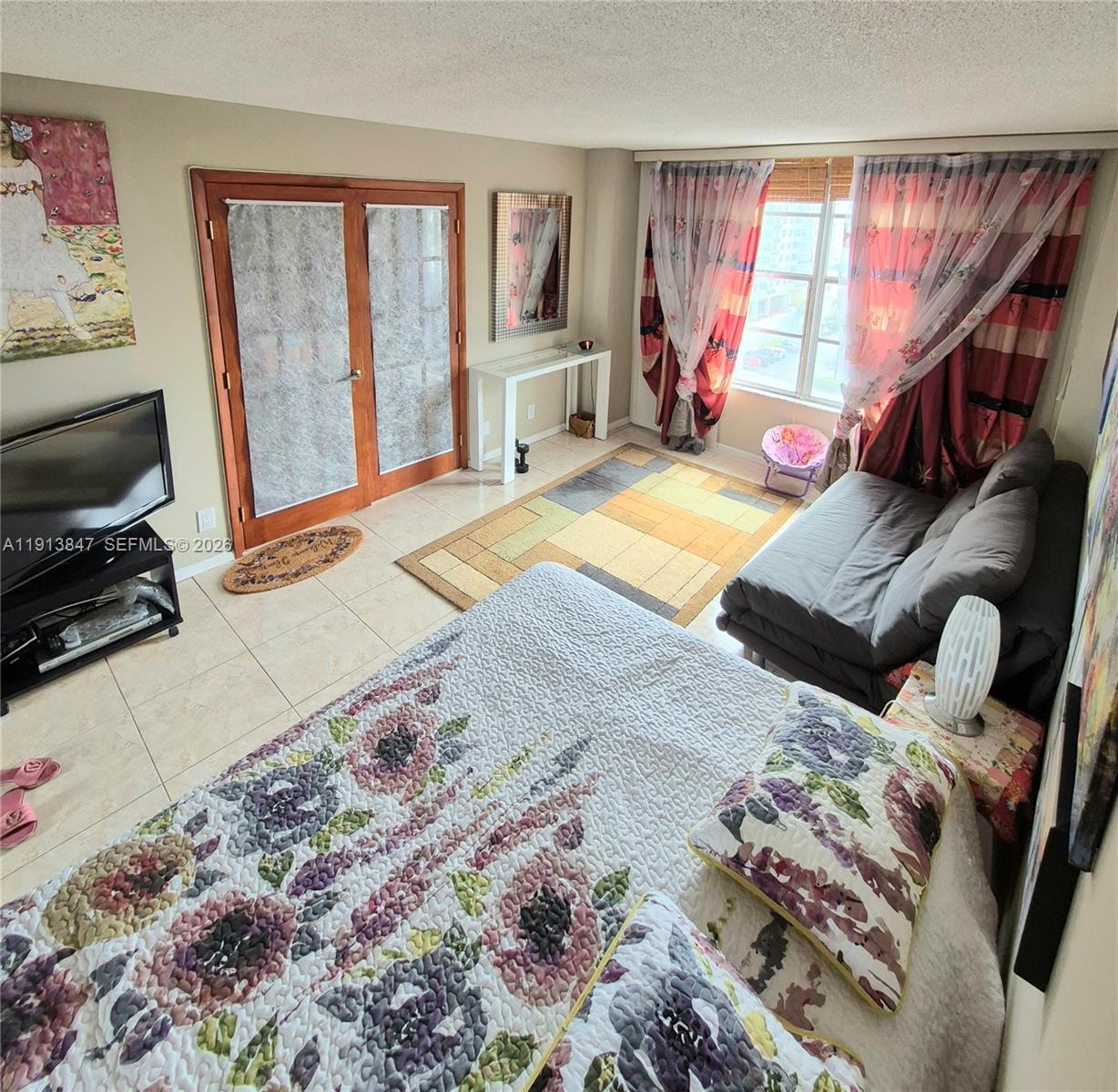 HALLMARK OF HOLLYWOOD CON - Residential