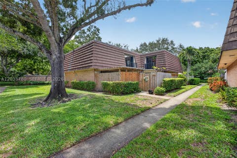 Photo of 114 1st Ln, Palm Beach Gardens, FL 33418 (MLS # A12038780)