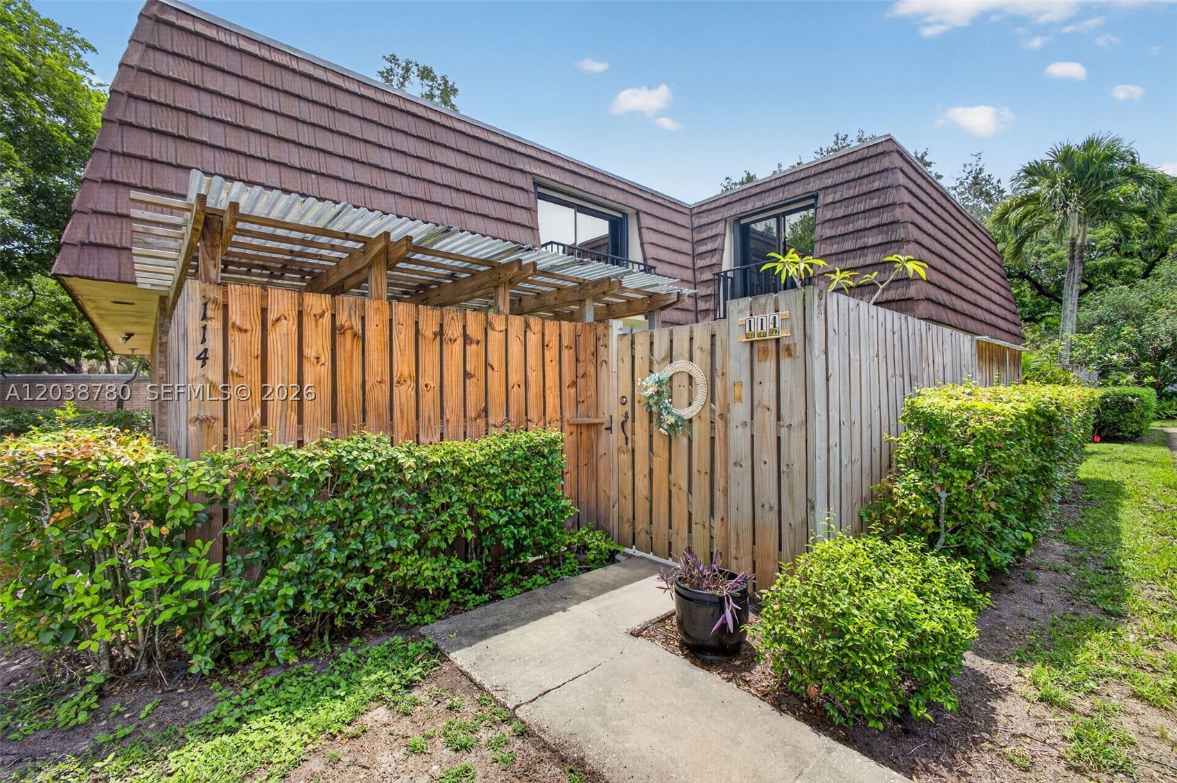 114 1st Ln