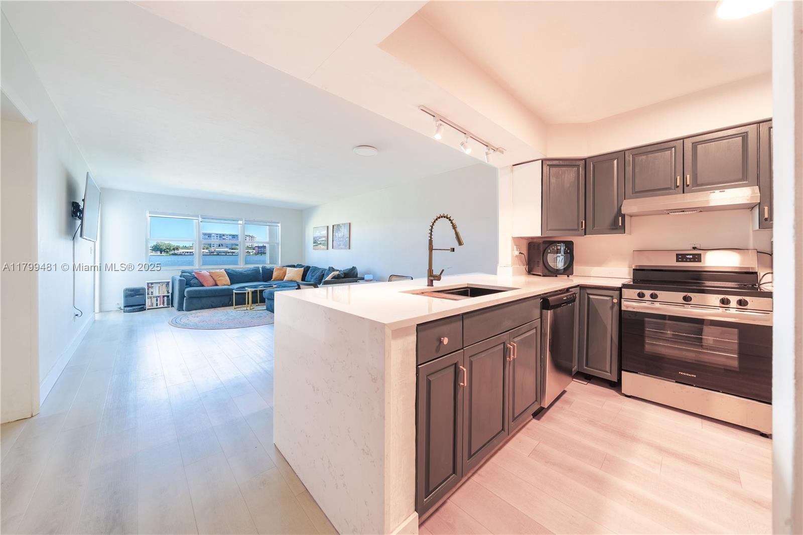 Rental Property at Address Not Disclosed, Miami, Broward County, Florida - Bedrooms: 1 
Bathrooms: 2  - $1,800 MO.
