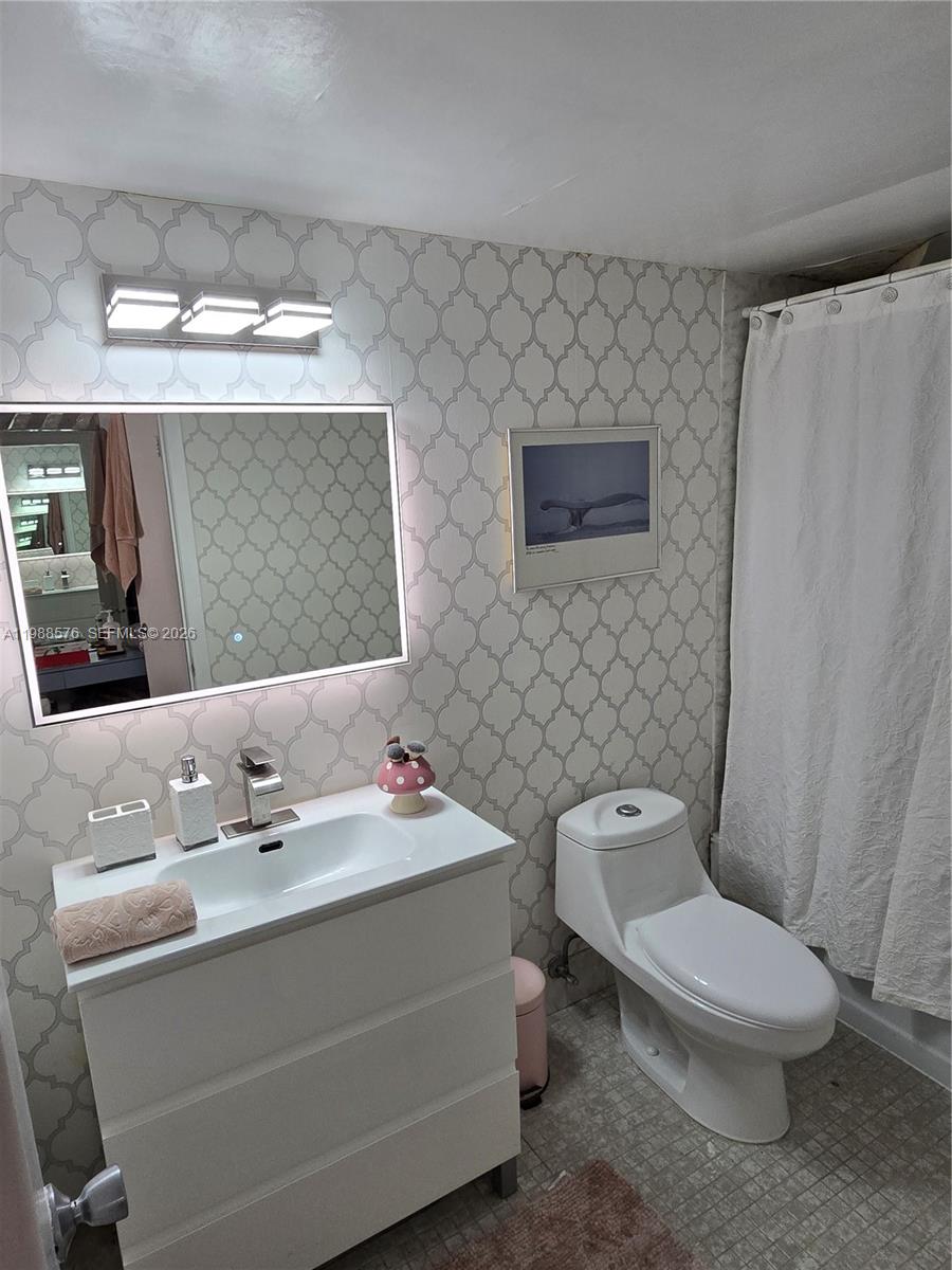 COMMODORE PLAZA CONDO - Residential