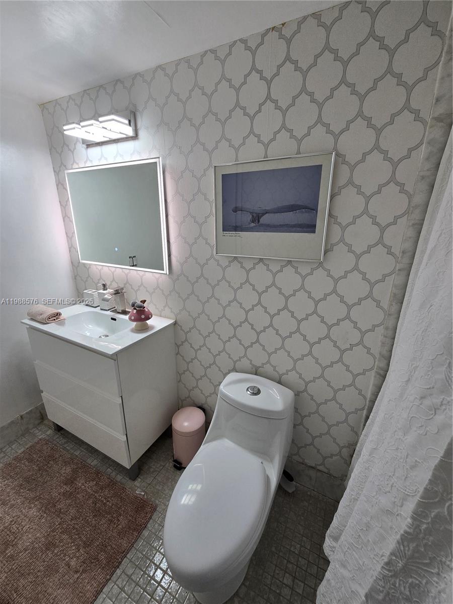 COMMODORE PLAZA CONDO - Residential