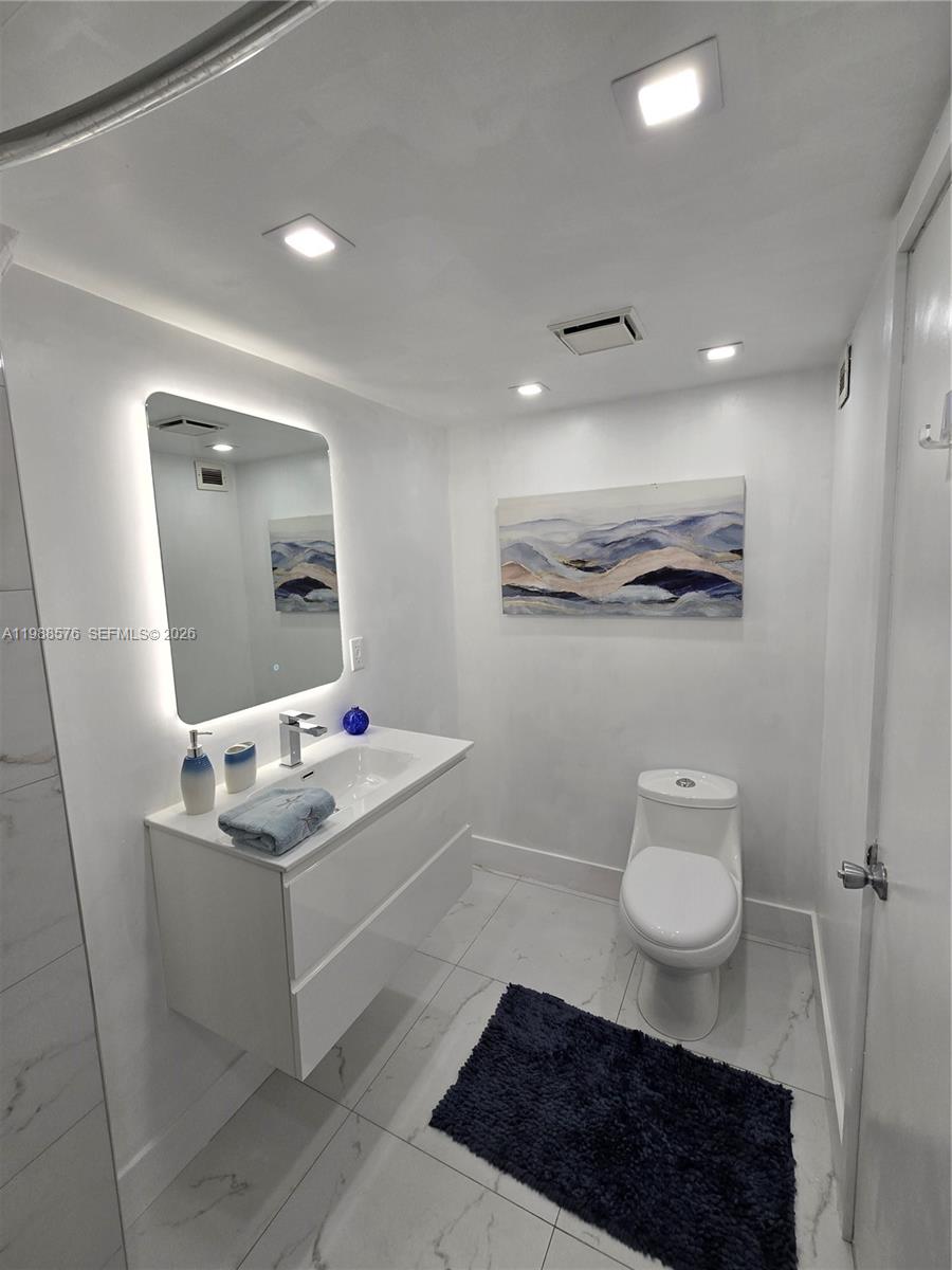 COMMODORE PLAZA CONDO - Residential