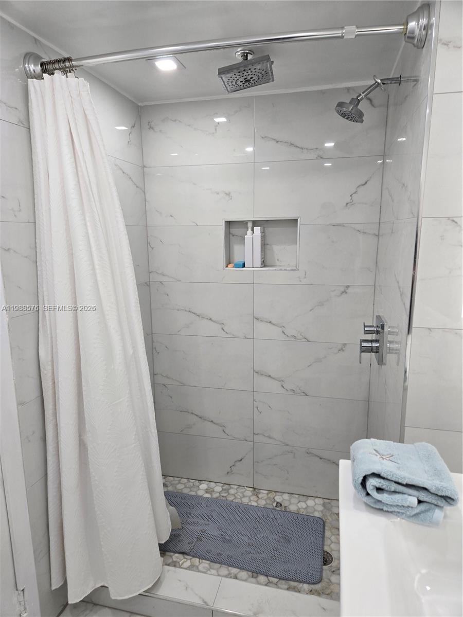 COMMODORE PLAZA CONDO - Residential