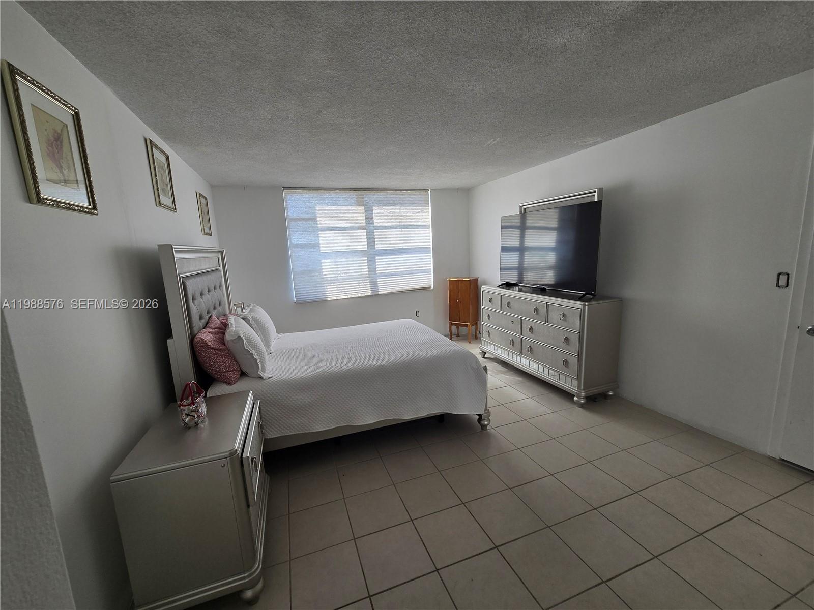 COMMODORE PLAZA CONDO - Residential