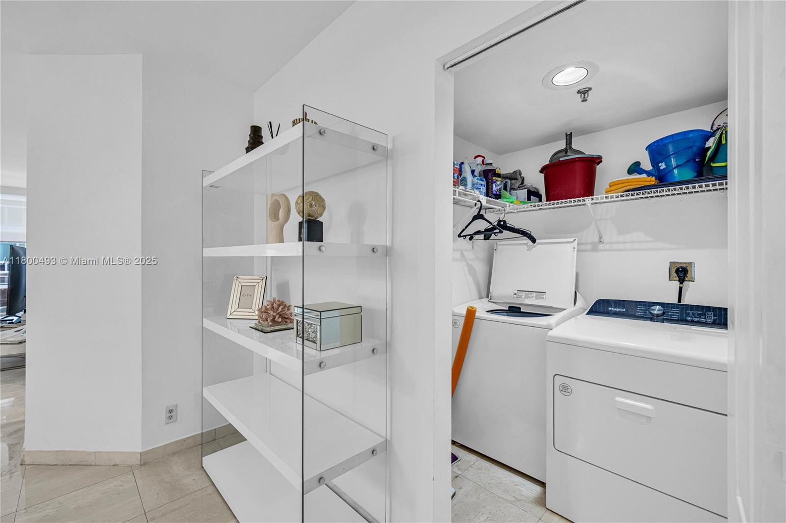 THE WAVES CONDO - Residential Lease