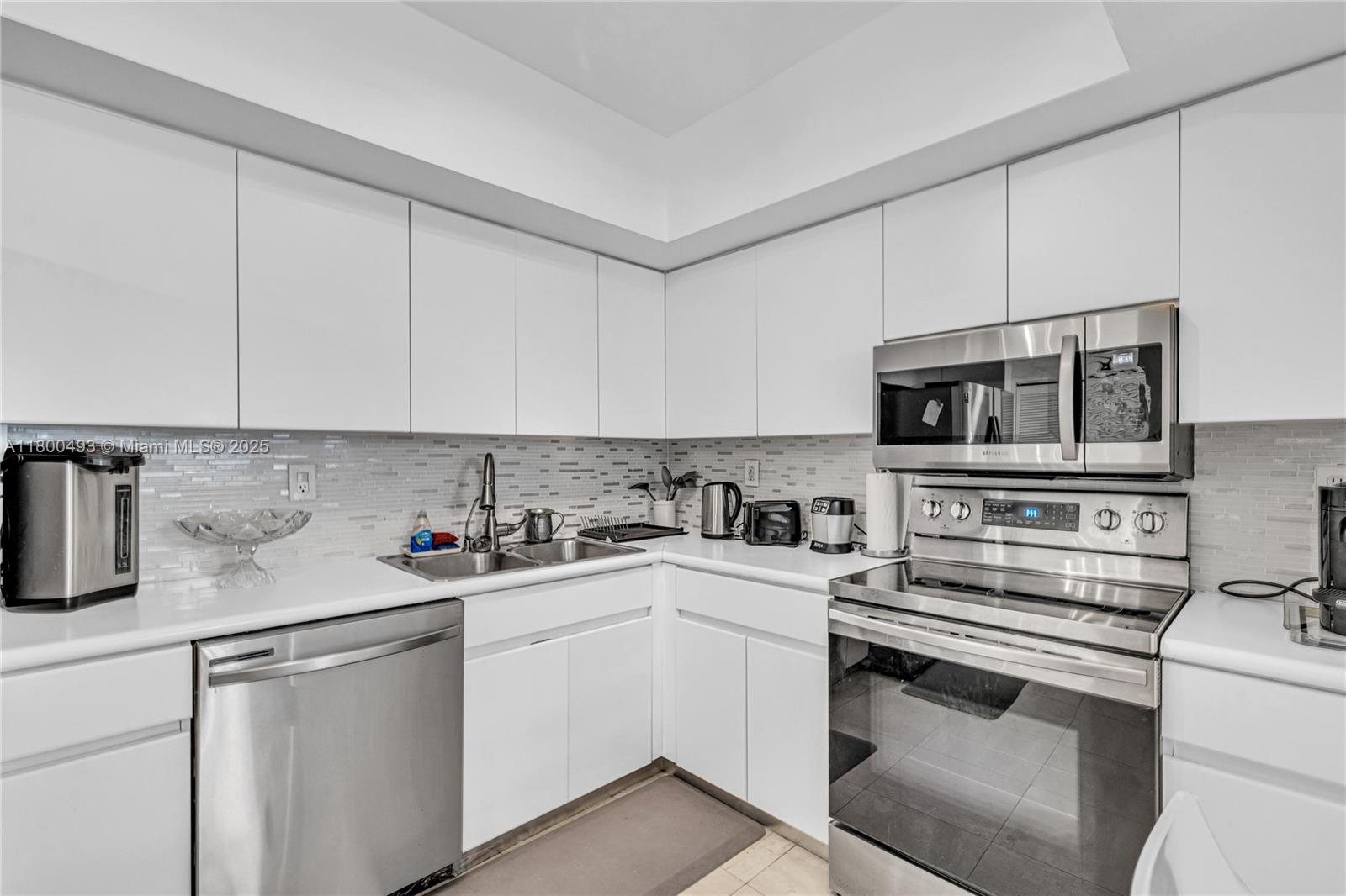THE WAVES CONDO - Residential Lease