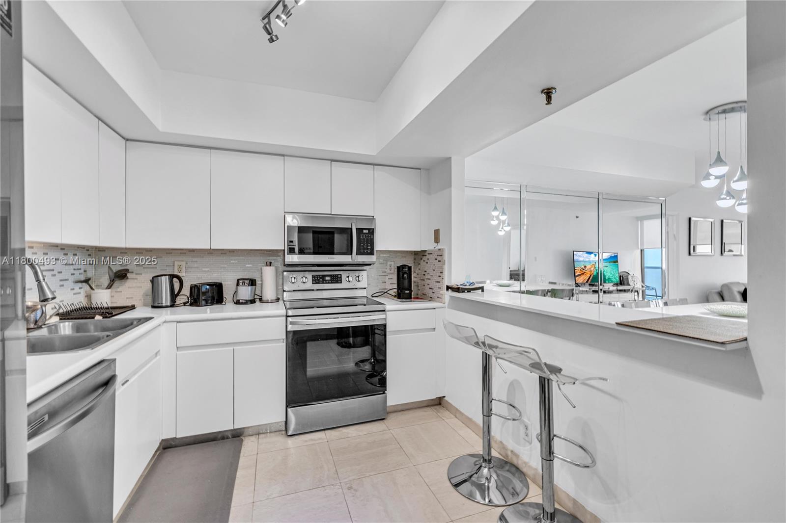 THE WAVES CONDO - Residential Lease