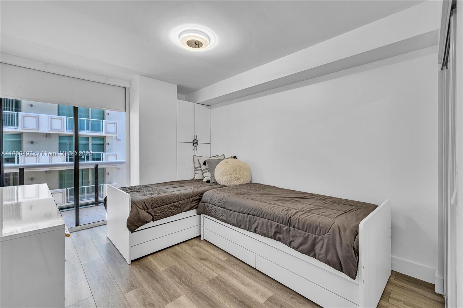 THE WAVES CONDO - Residential Lease