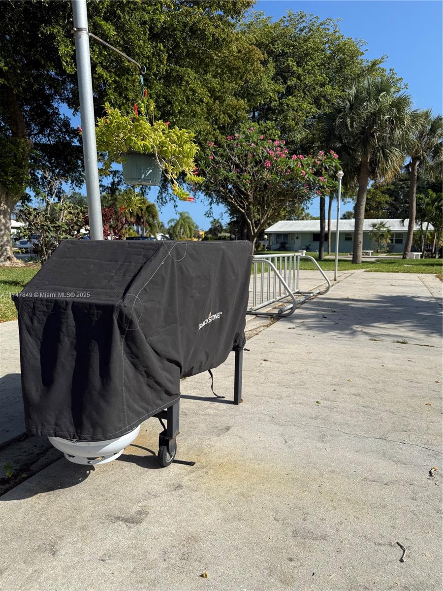 VENETIAN ISLES CO-OP - Residential