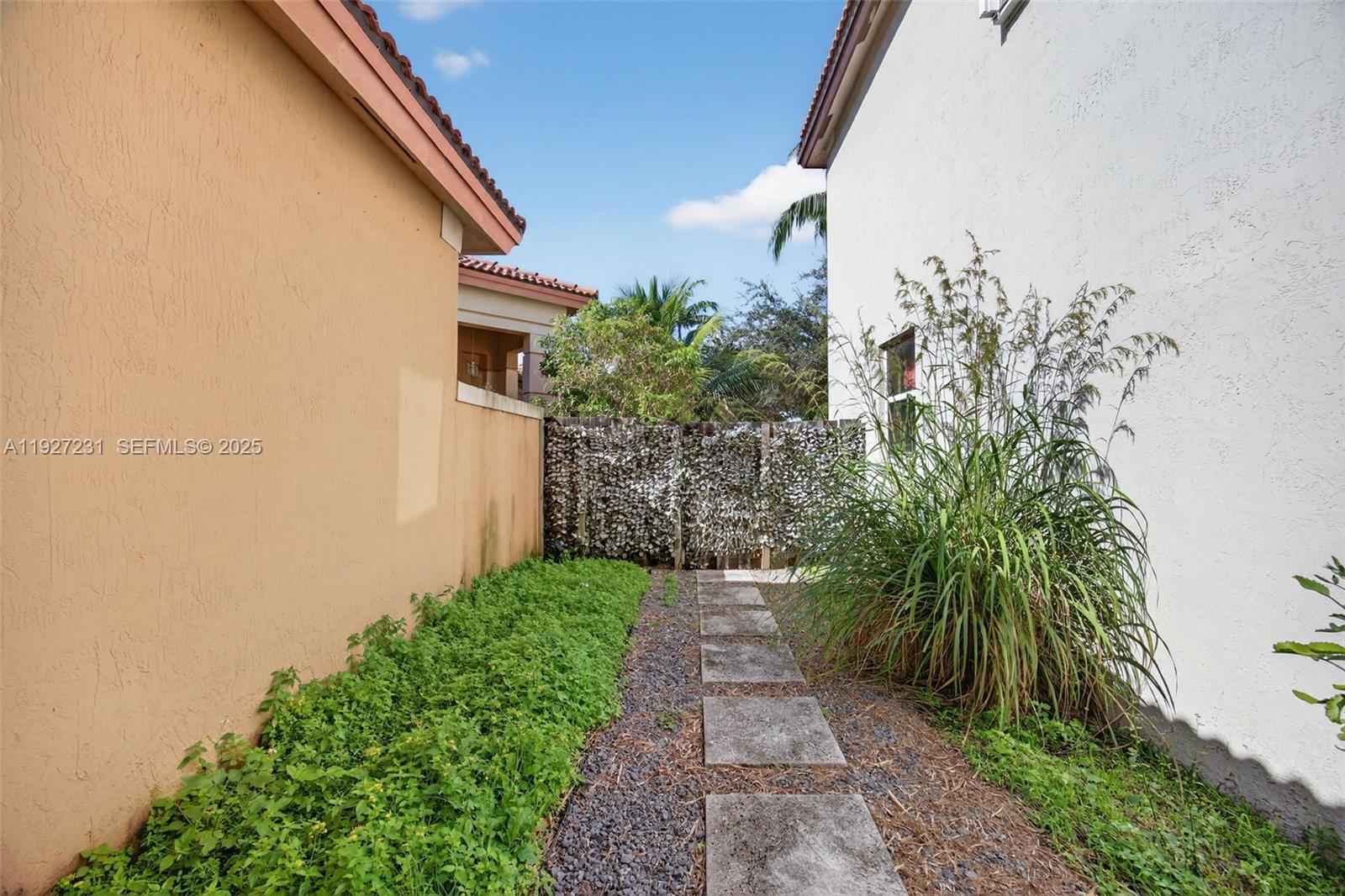 LAKES BY THE BAY SEC 8 - Residential