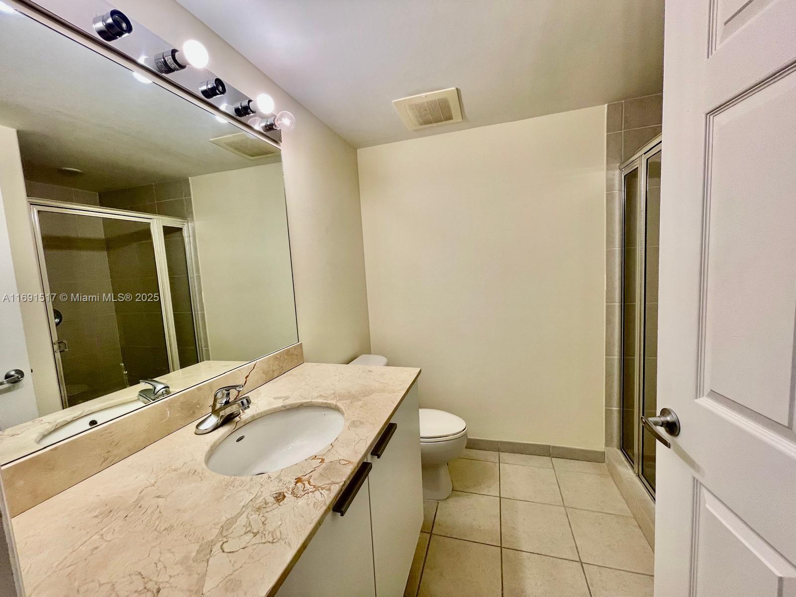 HOLLYWOOD STATION - Residential