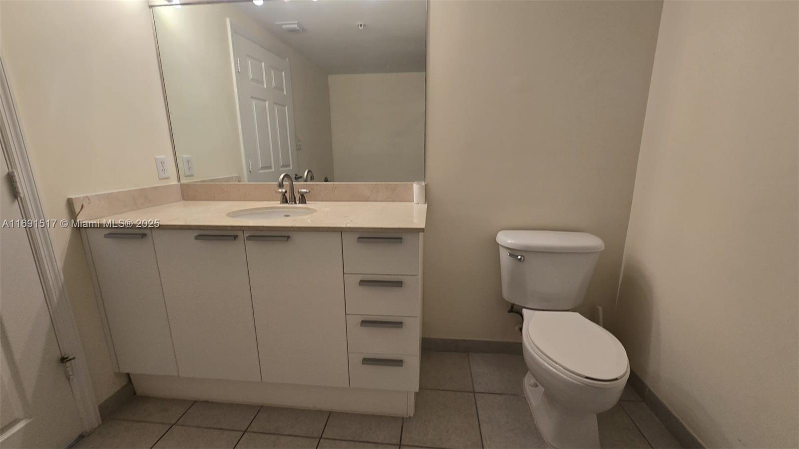 HOLLYWOOD STATION - Residential
