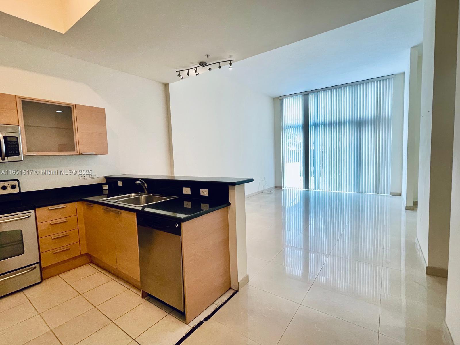 HOLLYWOOD STATION - Residential