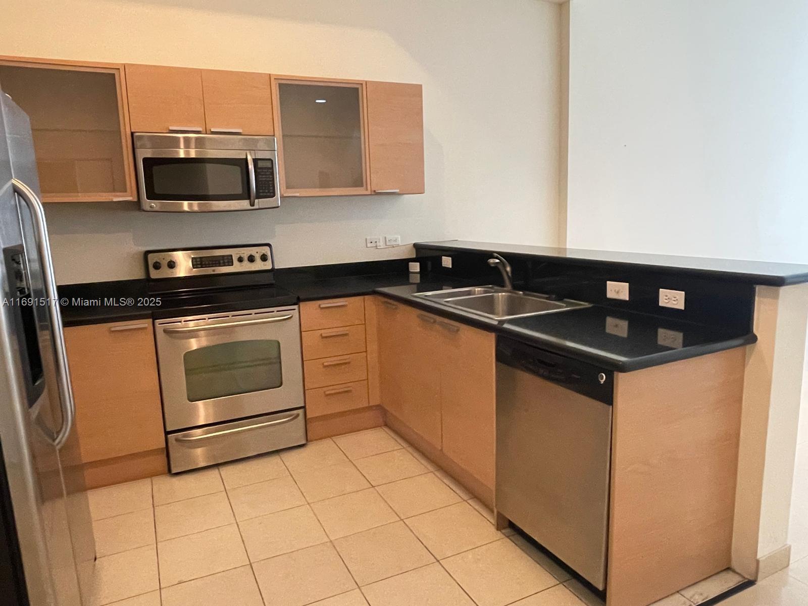 HOLLYWOOD STATION - Residential
