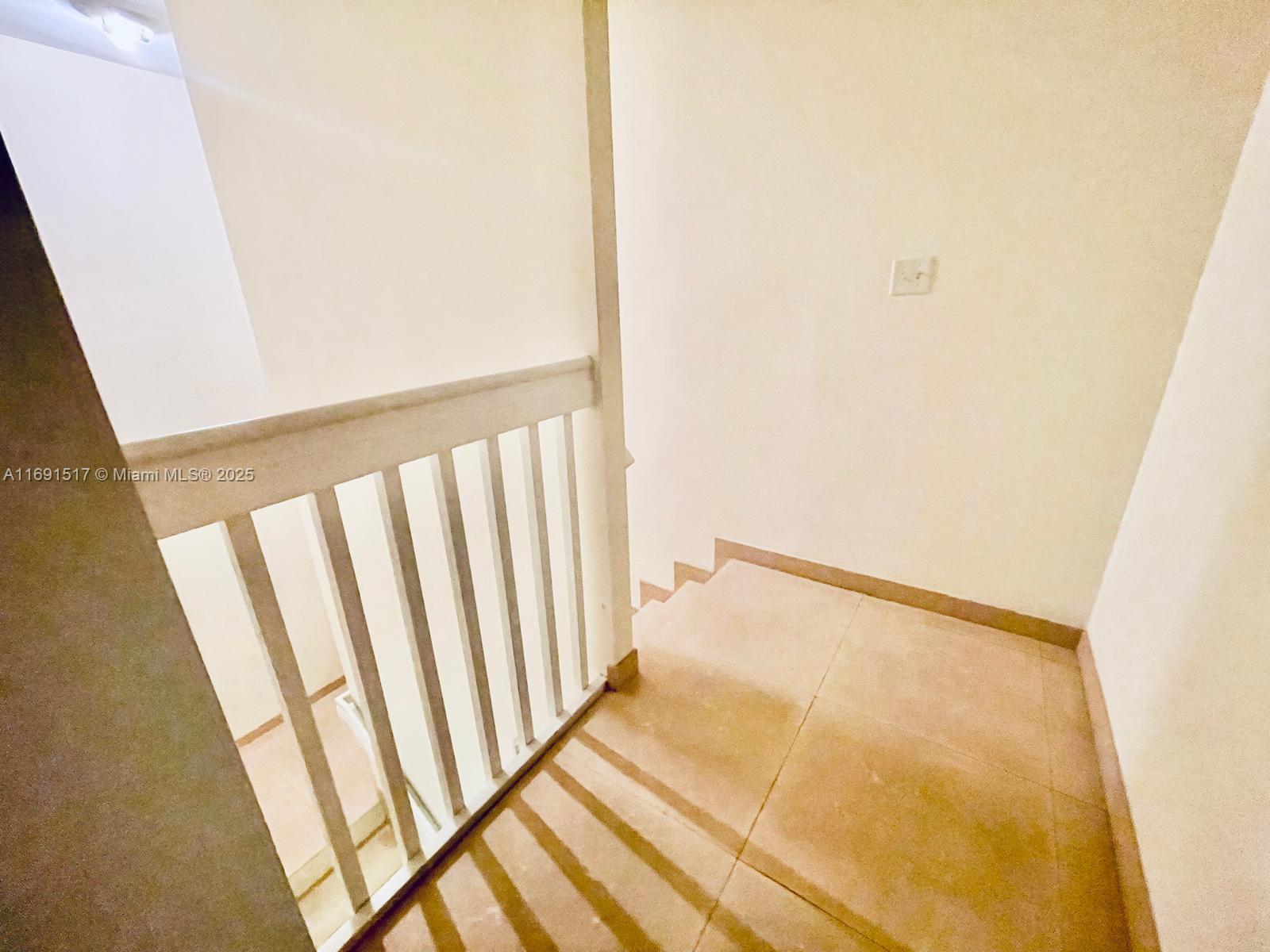 HOLLYWOOD STATION - Residential