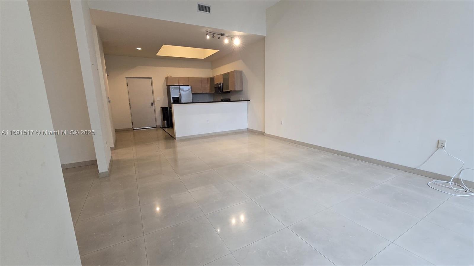 HOLLYWOOD STATION - Residential