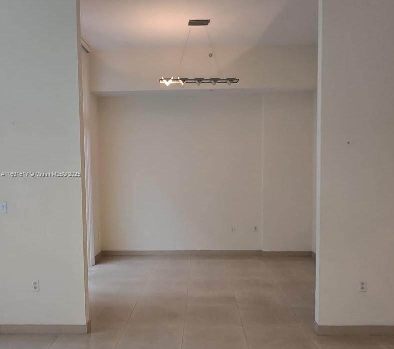HOLLYWOOD STATION - Residential