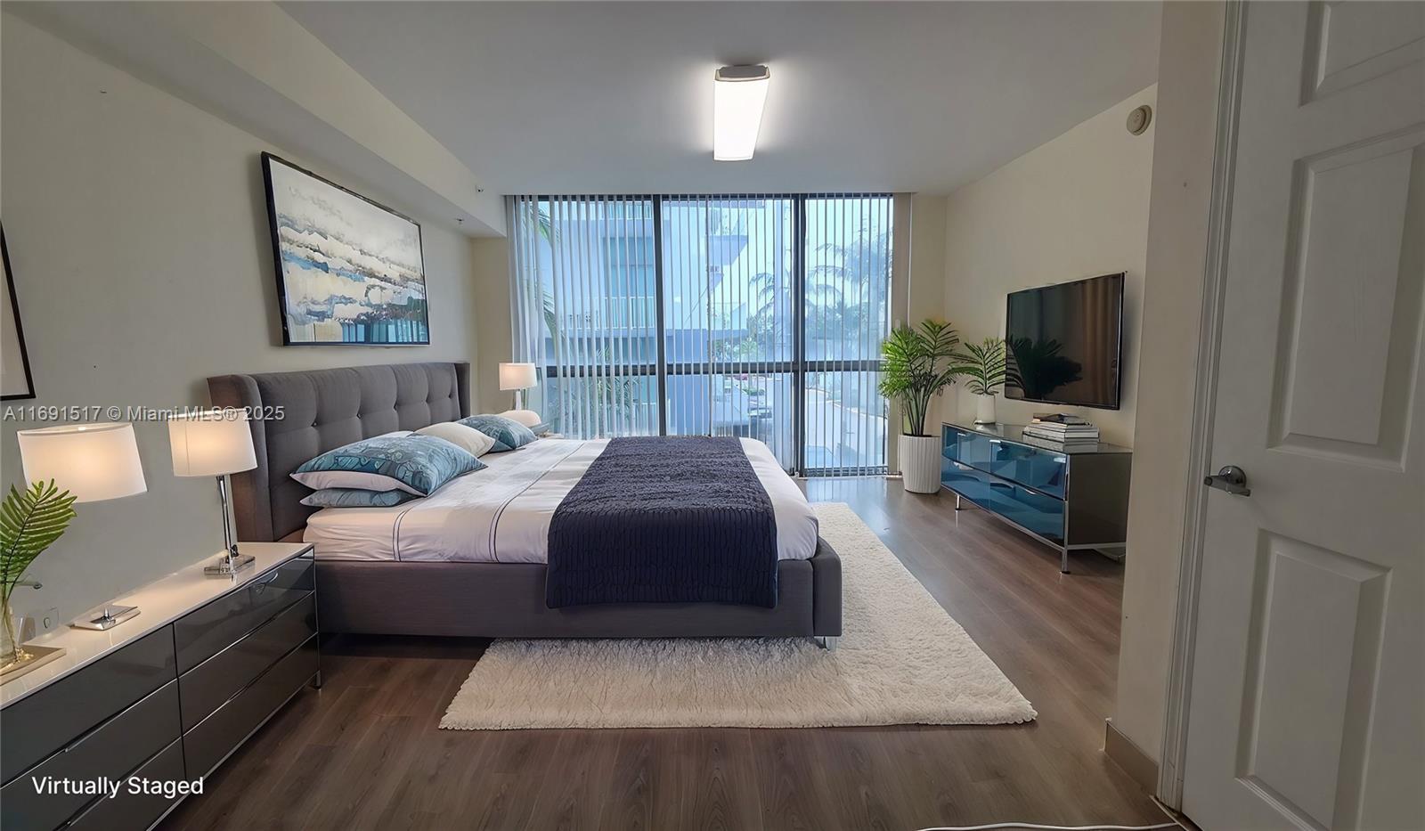 HOLLYWOOD STATION - Residential