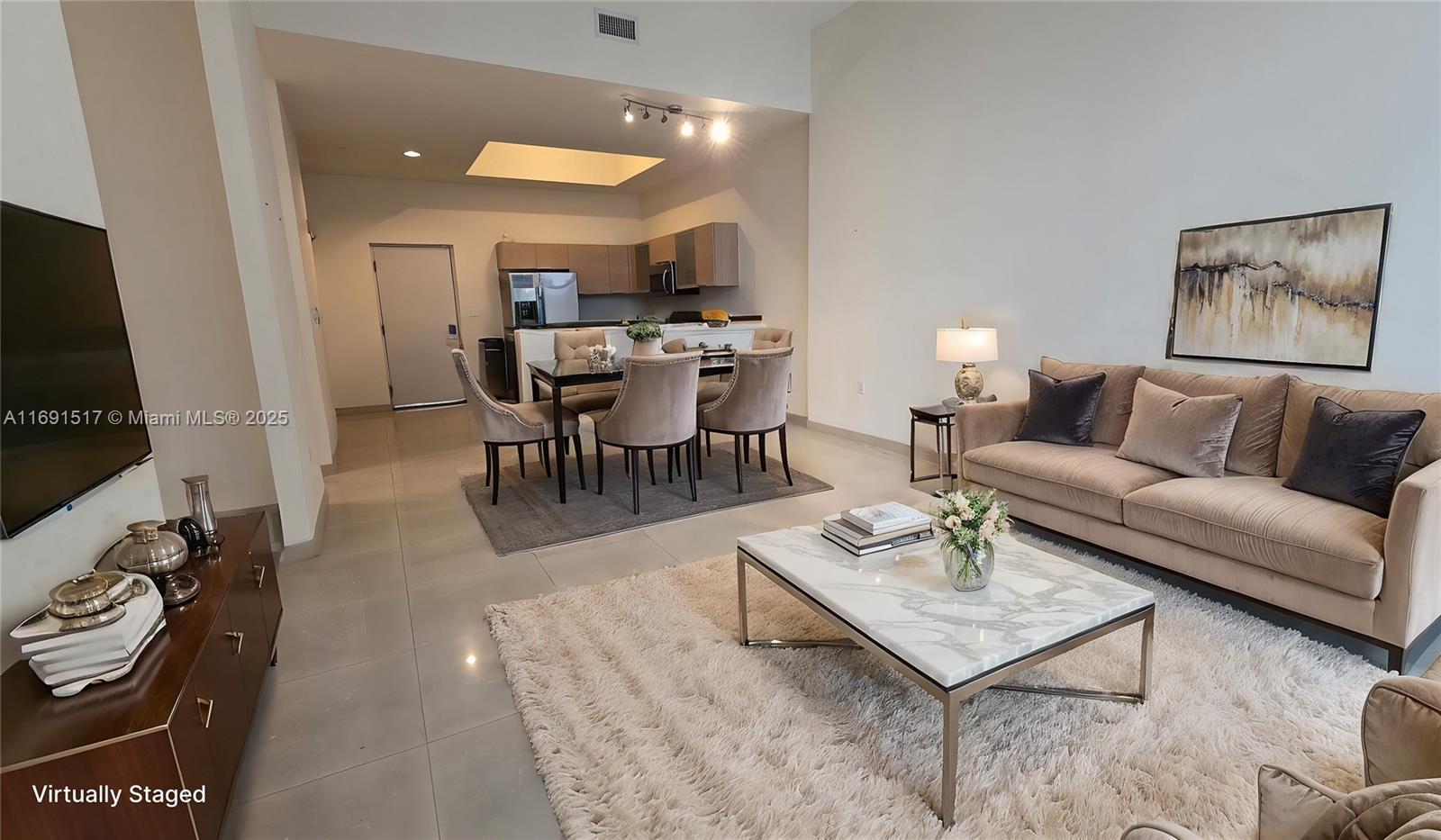 HOLLYWOOD STATION - Residential