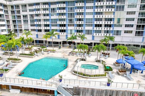 Condominium in Miami Beach FL 800 West Ave Ave 16.jpg