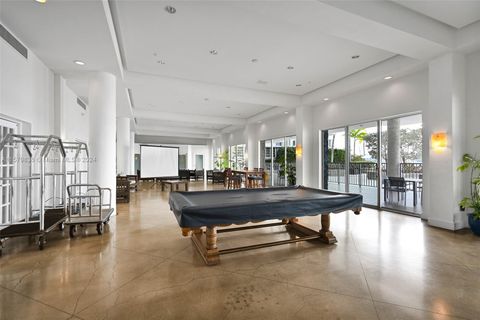 Condominium in Miami Beach FL 800 West Ave Ave 24.jpg