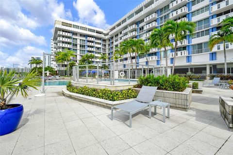 Condominium in Miami Beach FL 800 West Ave Ave 10.jpg