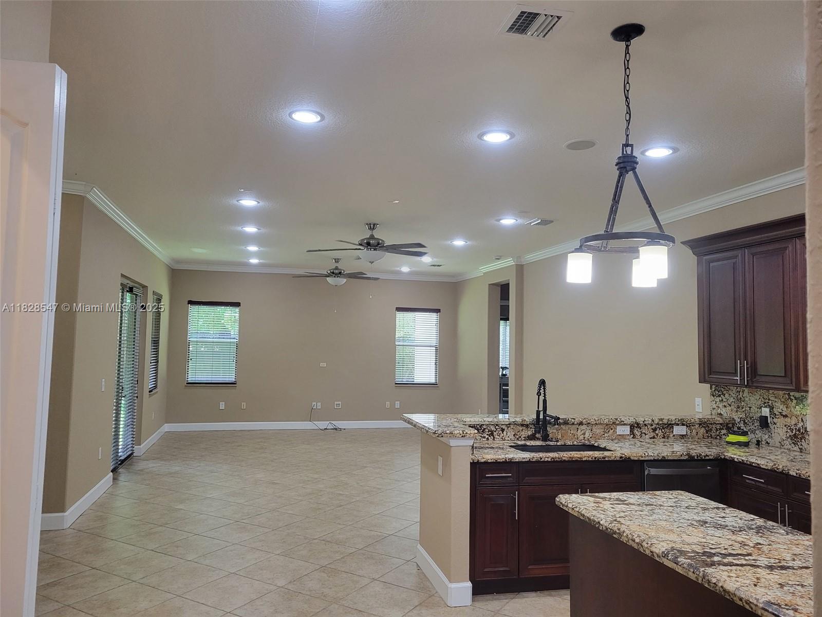 VALENCIA ACRES - Residential Lease