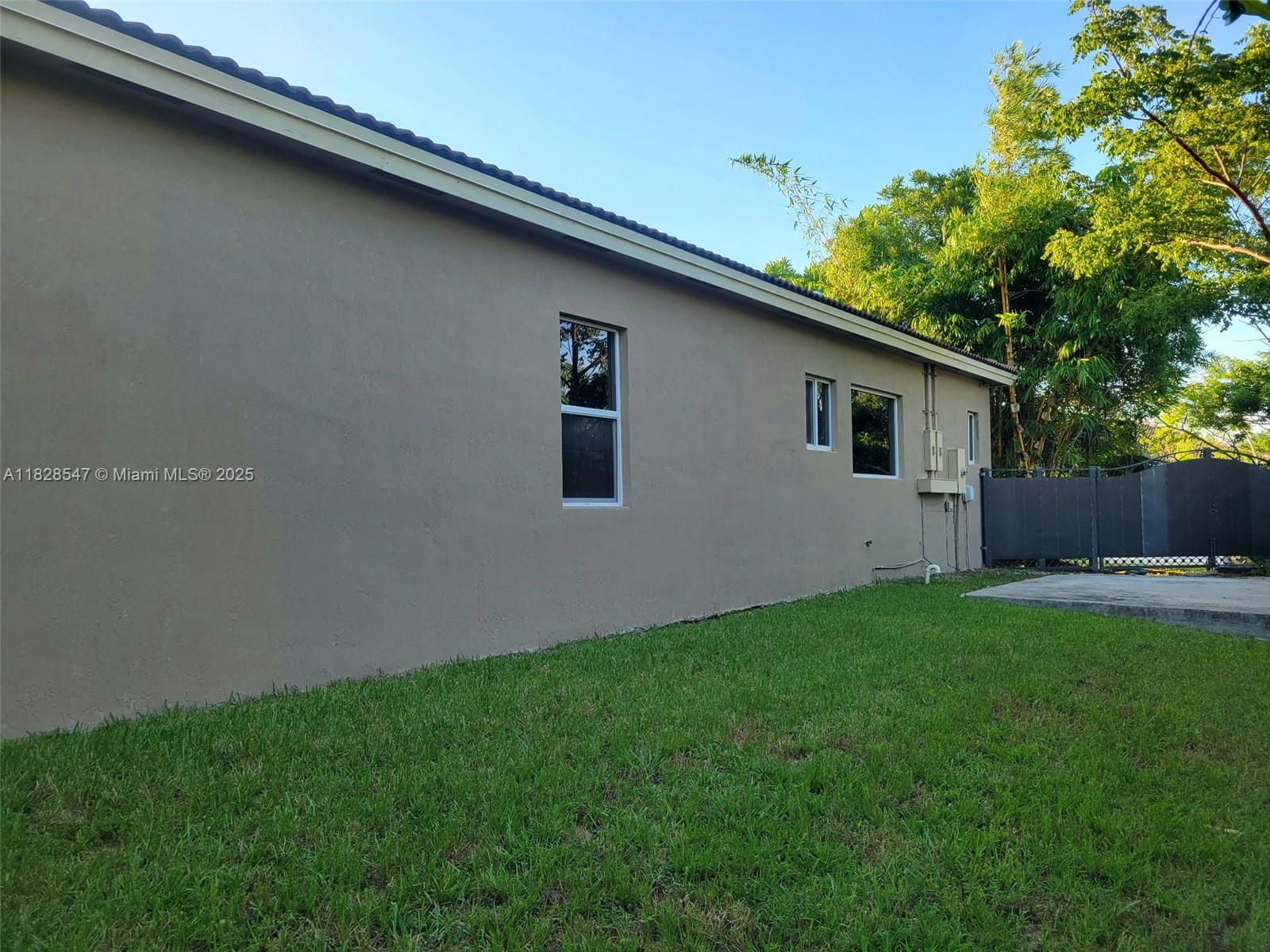 VALENCIA ACRES - Residential Lease