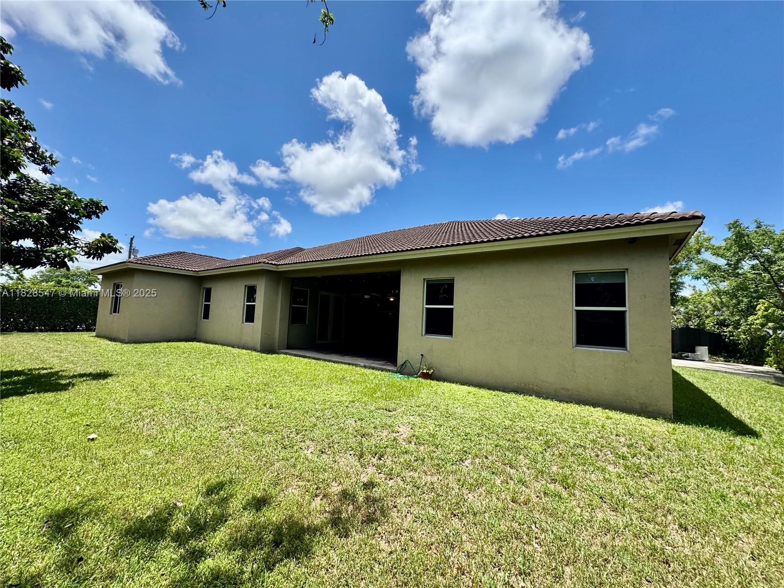 VALENCIA ACRES - Residential Lease