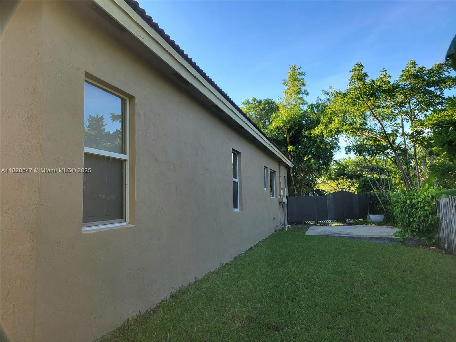 VALENCIA ACRES - Residential Lease