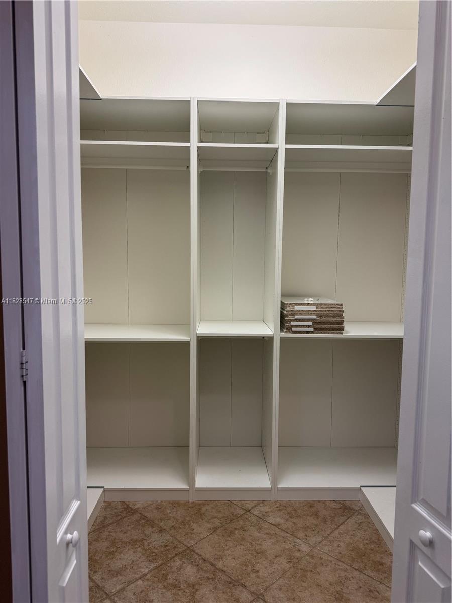 VALENCIA ACRES - Residential Lease