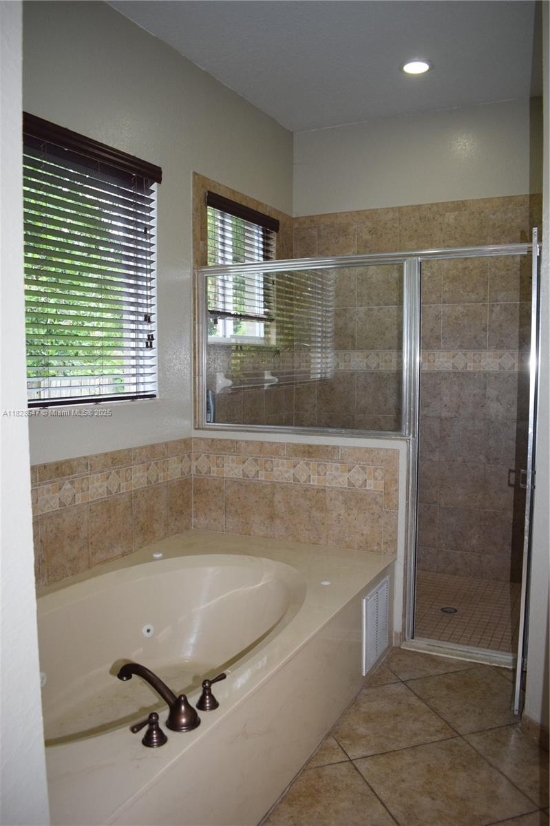 VALENCIA ACRES - Residential Lease