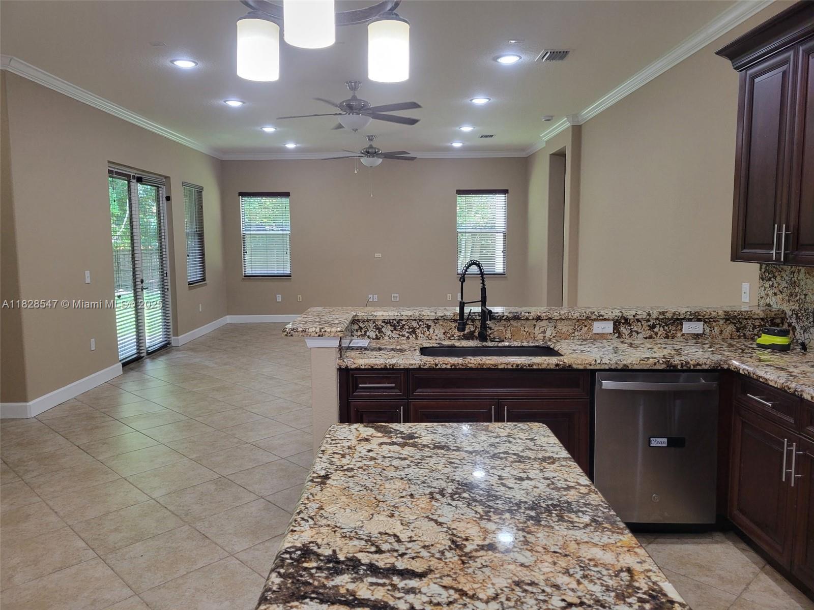 VALENCIA ACRES - Residential Lease