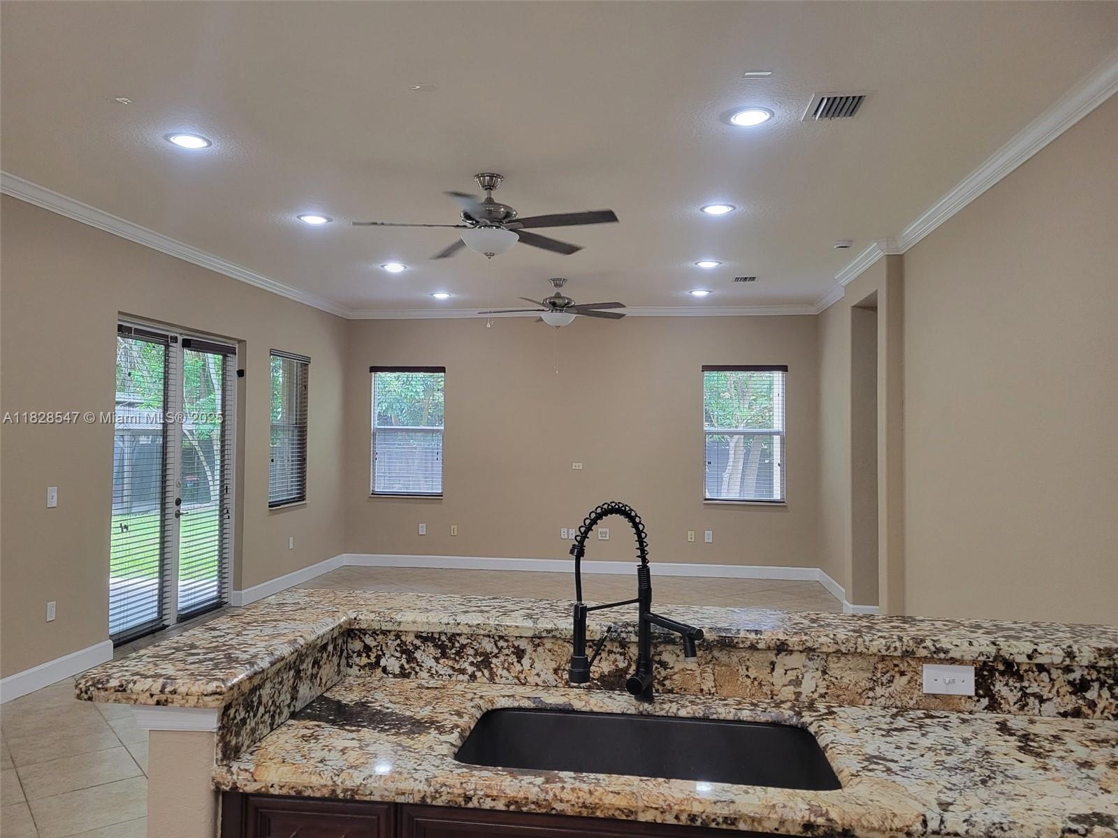 VALENCIA ACRES - Residential Lease